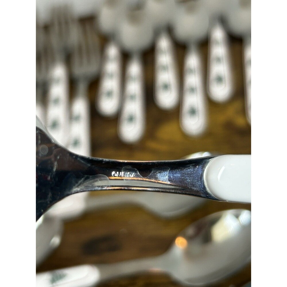 Oneida Furio Christmas Tree Flatware Set 40 Pc Service for 8 Vintage 1980 Used - Picture 10 of 11